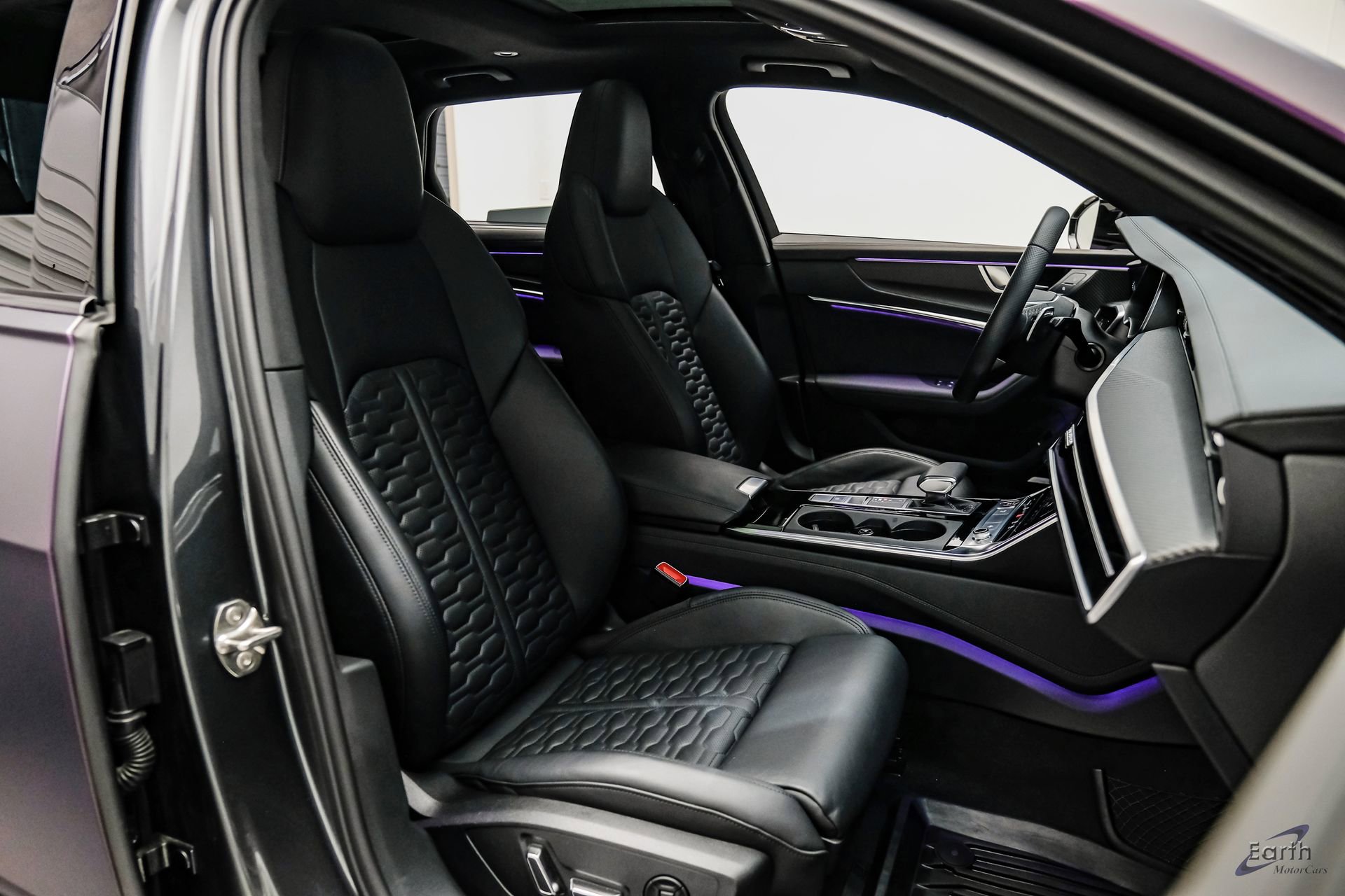 Used 2023 Audi RS 6 w/ Black Optic Package image 59