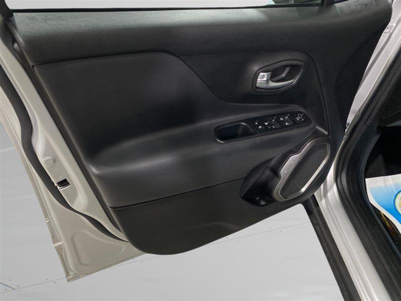 Used 2018 Jeep Renegade Limited w/ UConnect 8.4 Nav Group AWD/4WD image 18