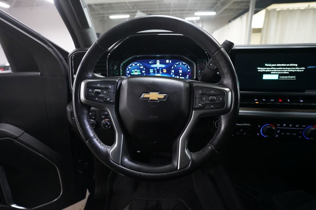 Used 2022 Chevrolet Silverado 1500 LT w/ Convenience Package II AWD/4WD image 4