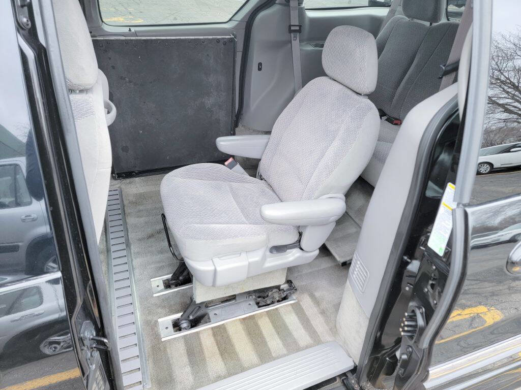 Used 2003 Ford Windstar SE image 39