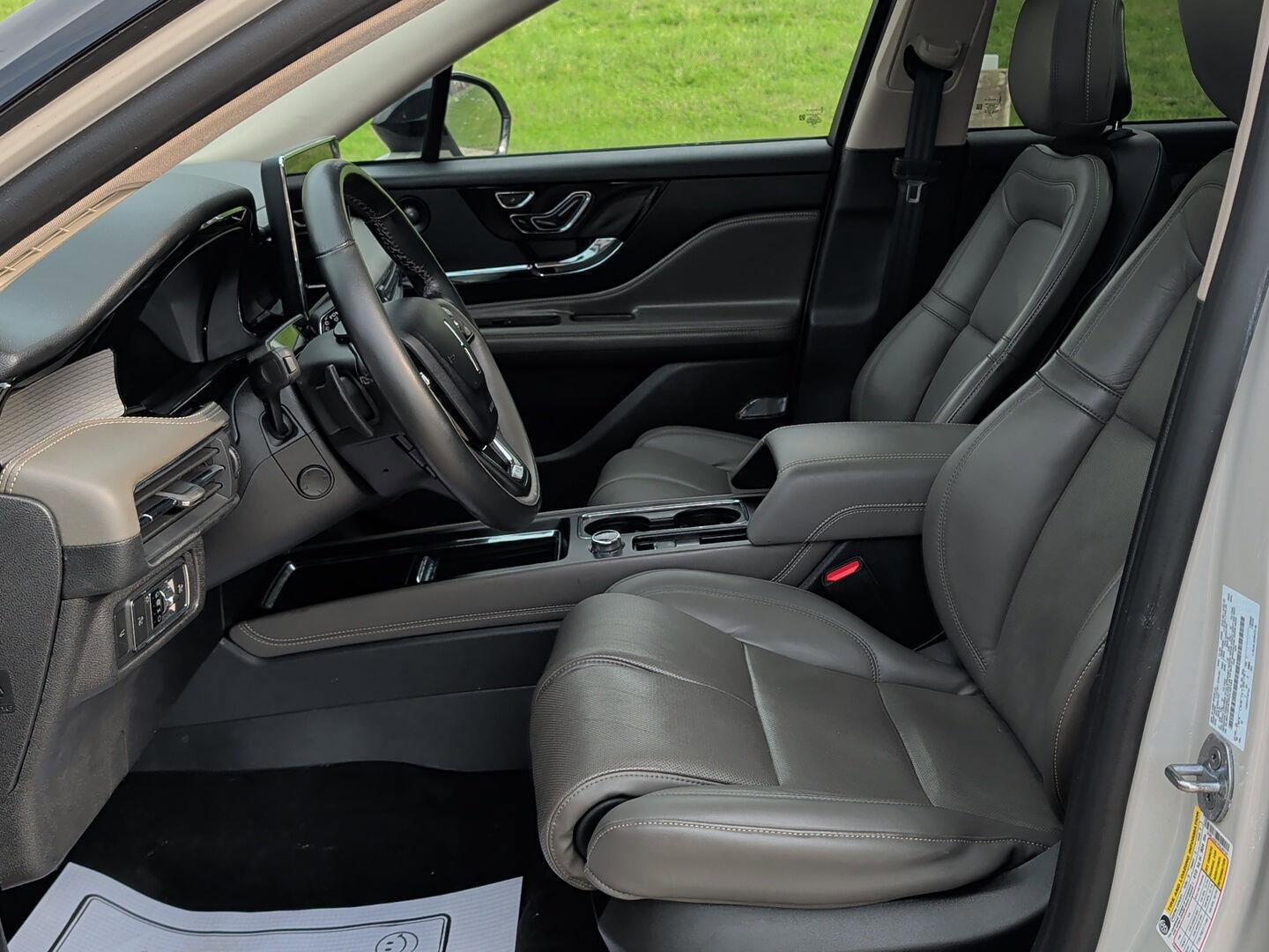 Used 2023 Lincoln Corsair Reserve w/ Equipment Group 202A image 13