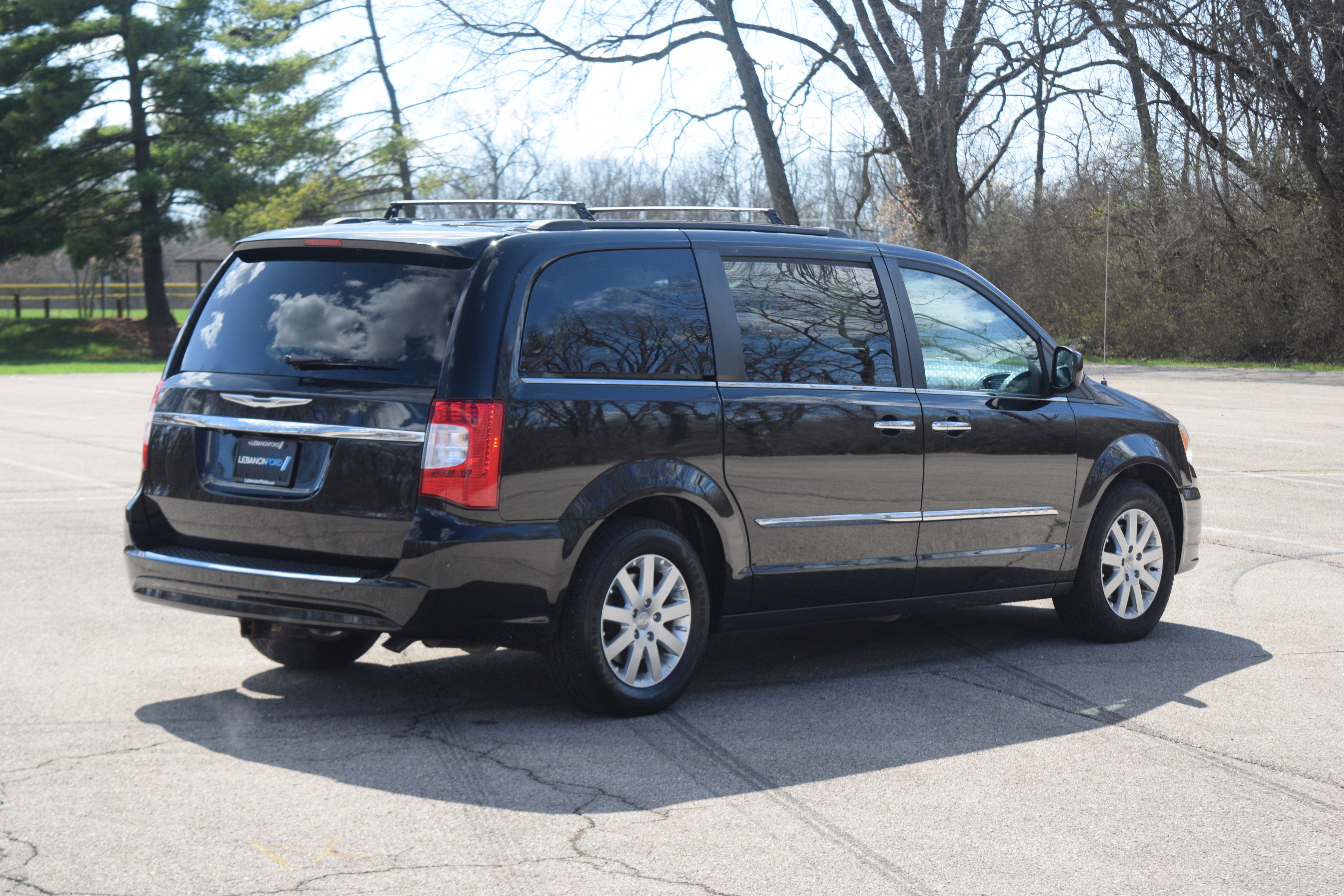Used 2015 Chrysler Town & Country Touring w/ Driver Convenience Group image 27