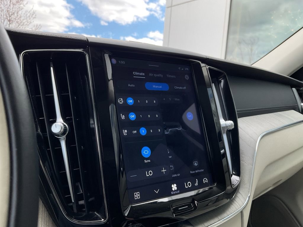 Certified 2023 Volvo XC60 B6 Ultimate w/ Protection Package Premier image 22