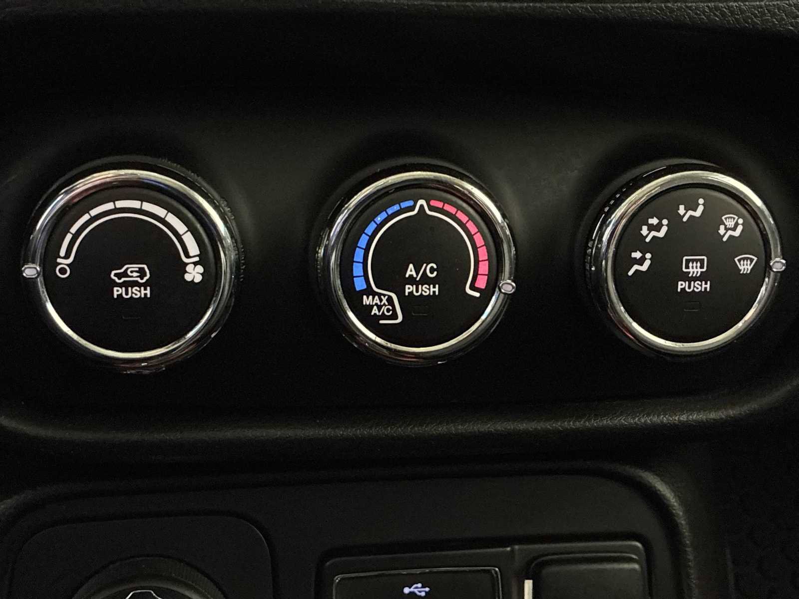 Used 2017 Jeep Renegade Trailhawk image 16