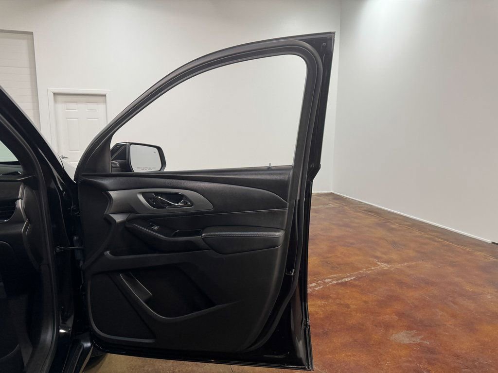 Used 2023 Chevrolet Traverse LT image 66