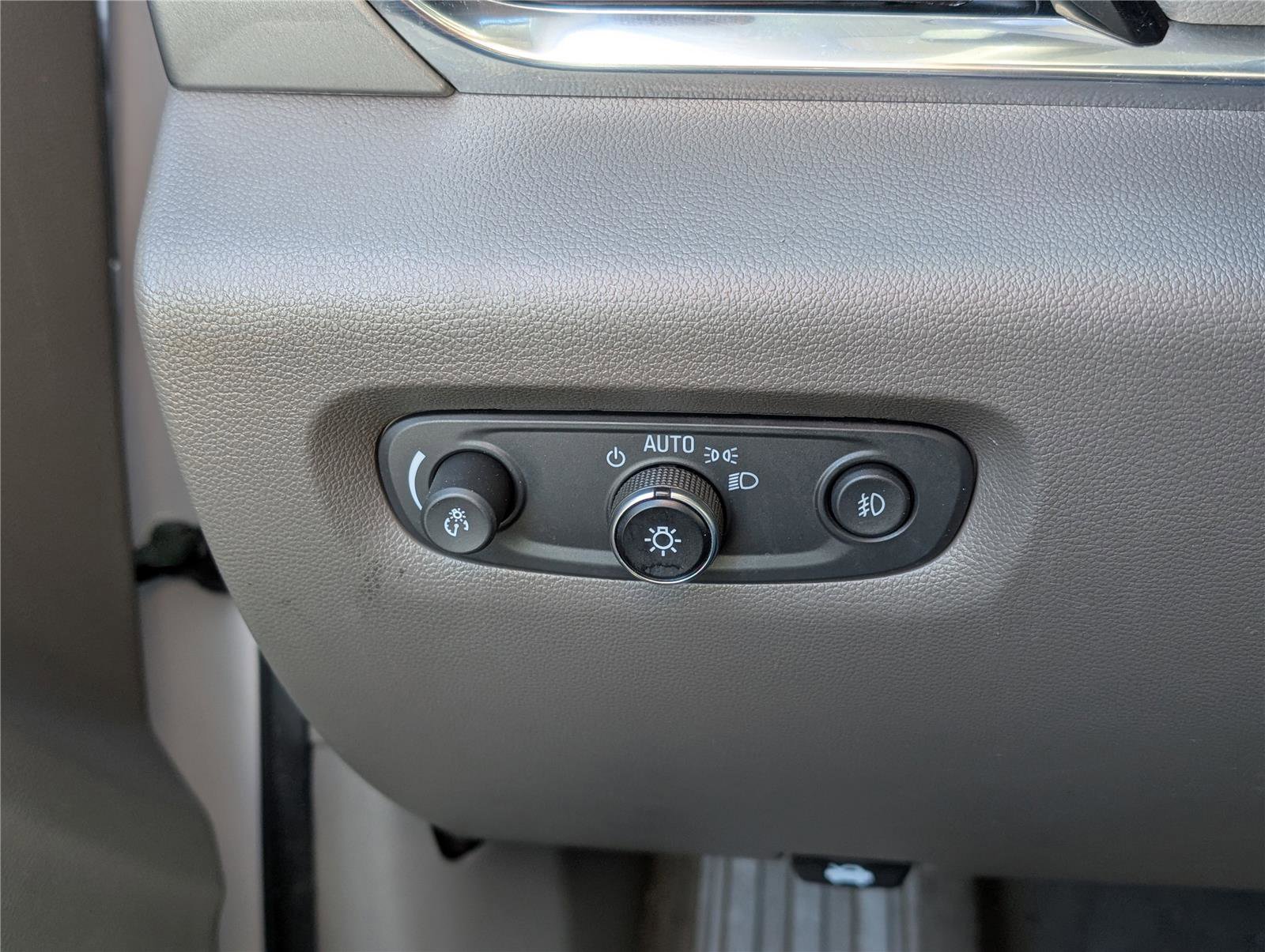 Used 2021 Chevrolet Traverse LT image 22