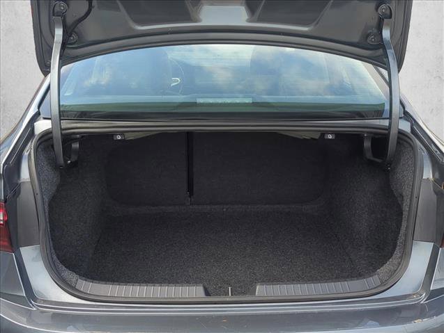 Used 2024 Volkswagen Jetta SE image 6