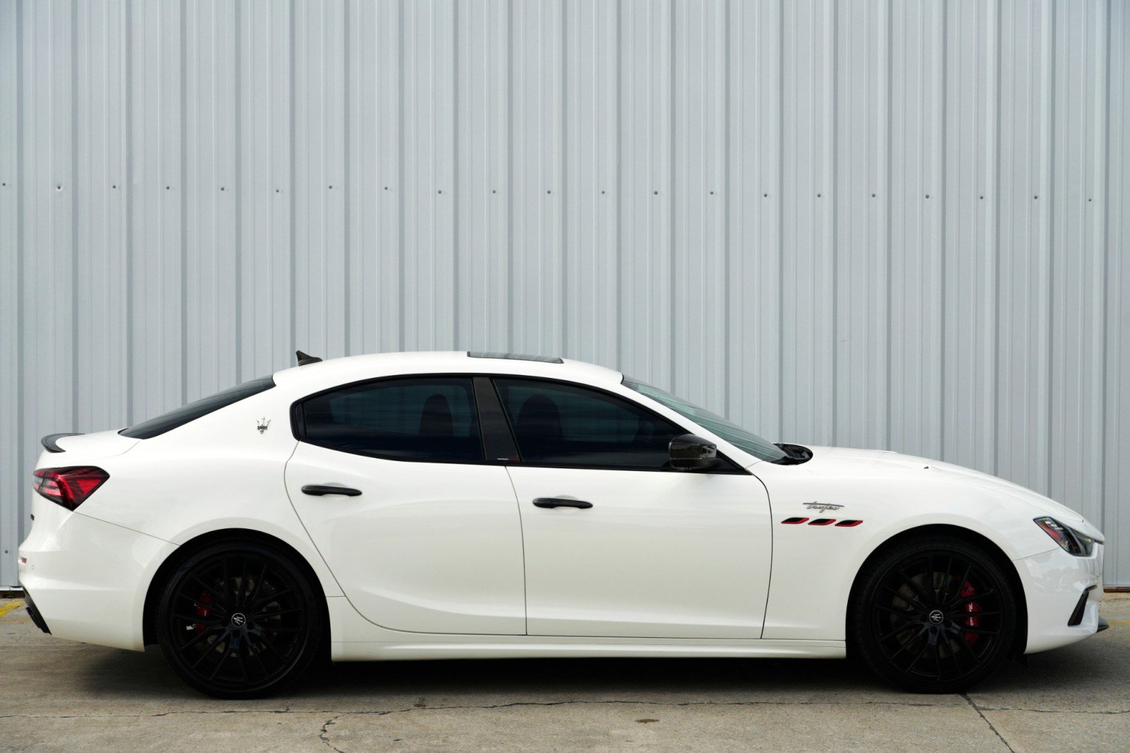 Used 2022 Maserati Ghibli Trofeo image 53