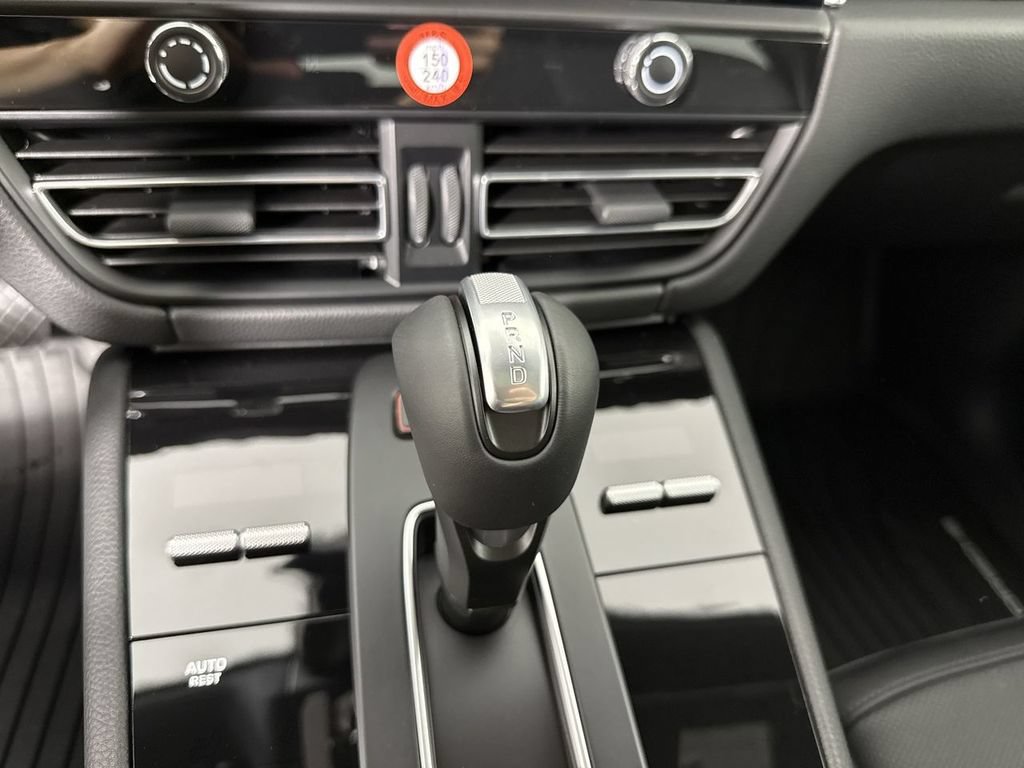 New 2026 Porsche Macan AWD/4WD image 32