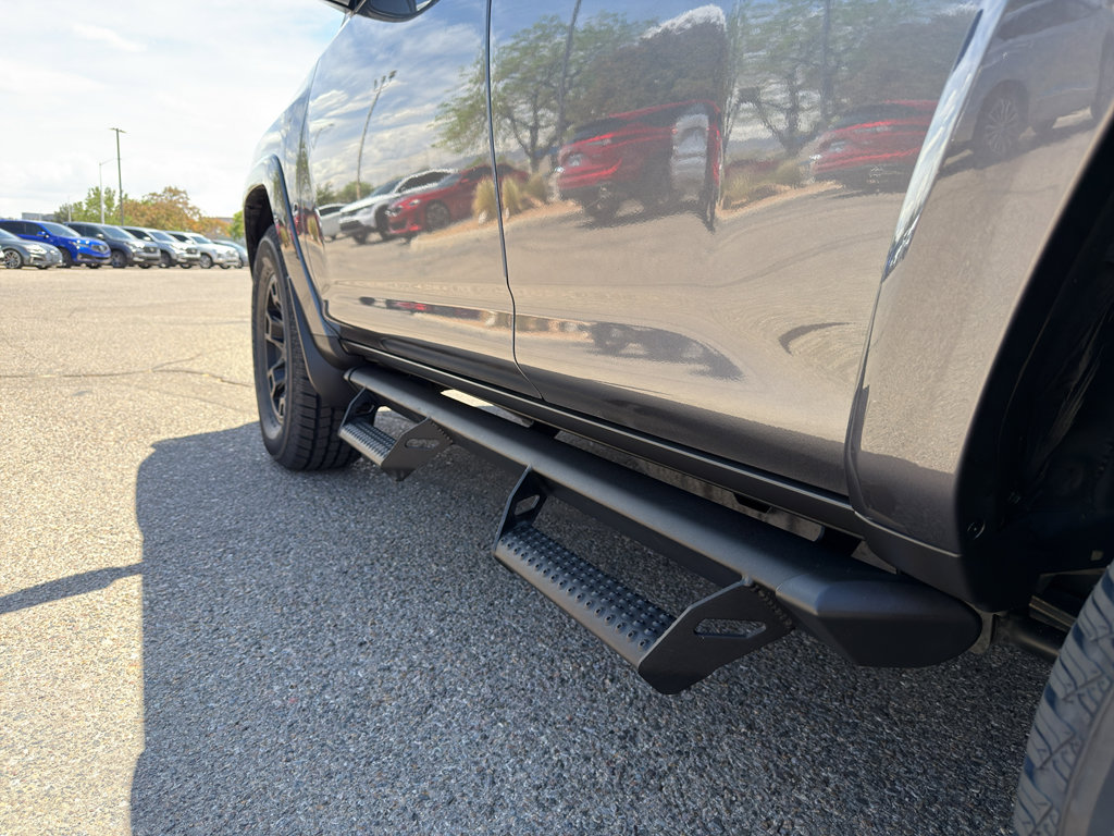 Used 2022 Toyota 4Runner SR5 w/ 4Runner Black Package (TMS) AWD/4WD image 9