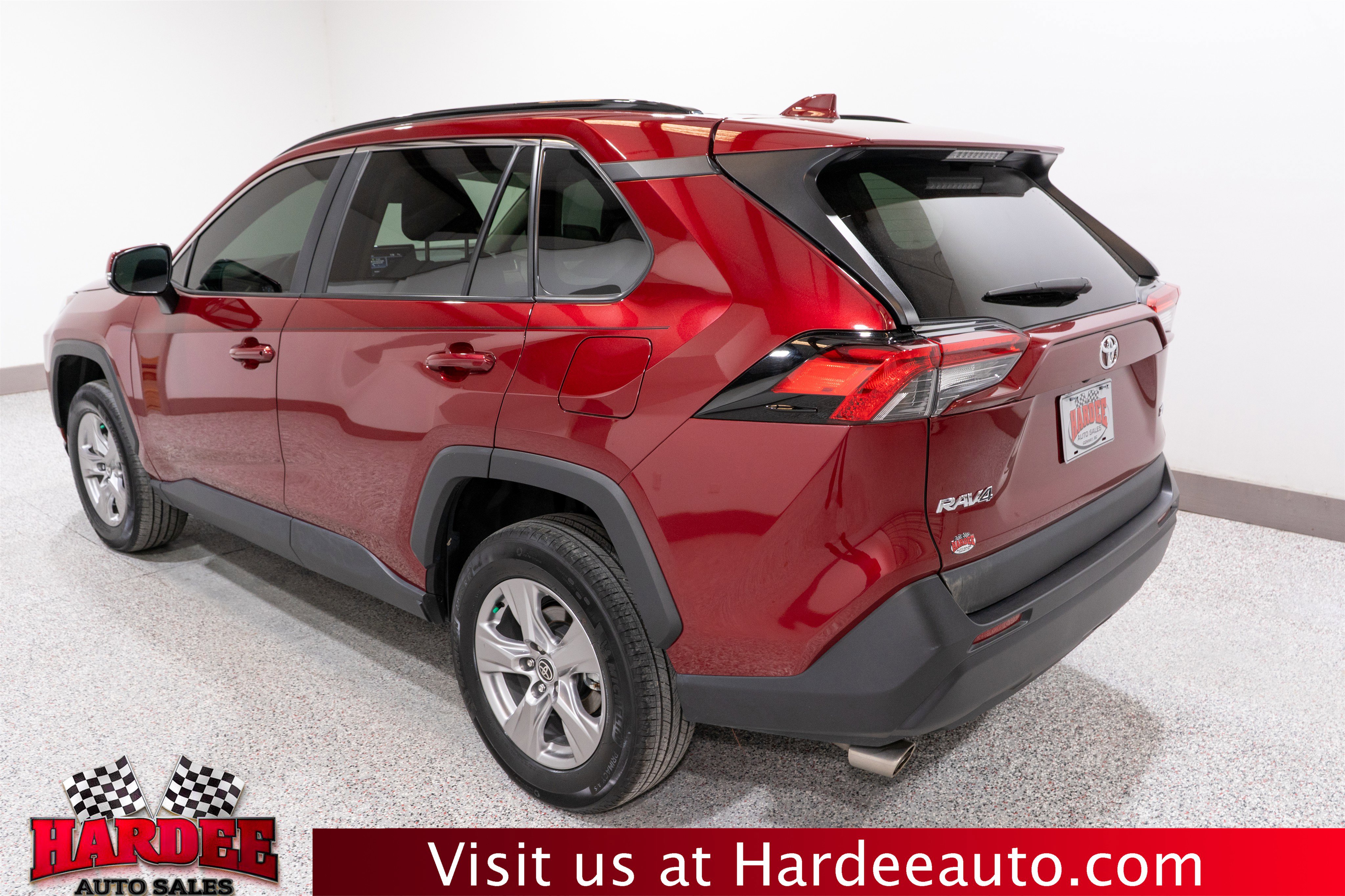 Used 2022 Toyota RAV4 XLE w/ Convenience Package image 3
