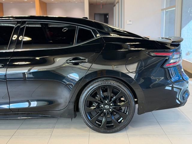 Used 2023 Nissan Maxima SR w/ Sport Mat Group FWD image 9