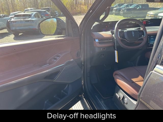New 2026 Lincoln Navigator L Reserve AWD/4WD image 17