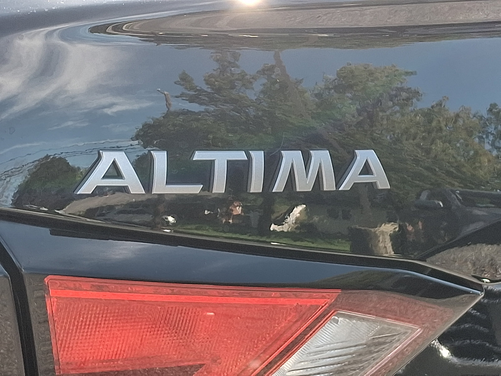 Used 2024 Nissan Altima 2.5 SV w/ SV Premium Package FWD image 32