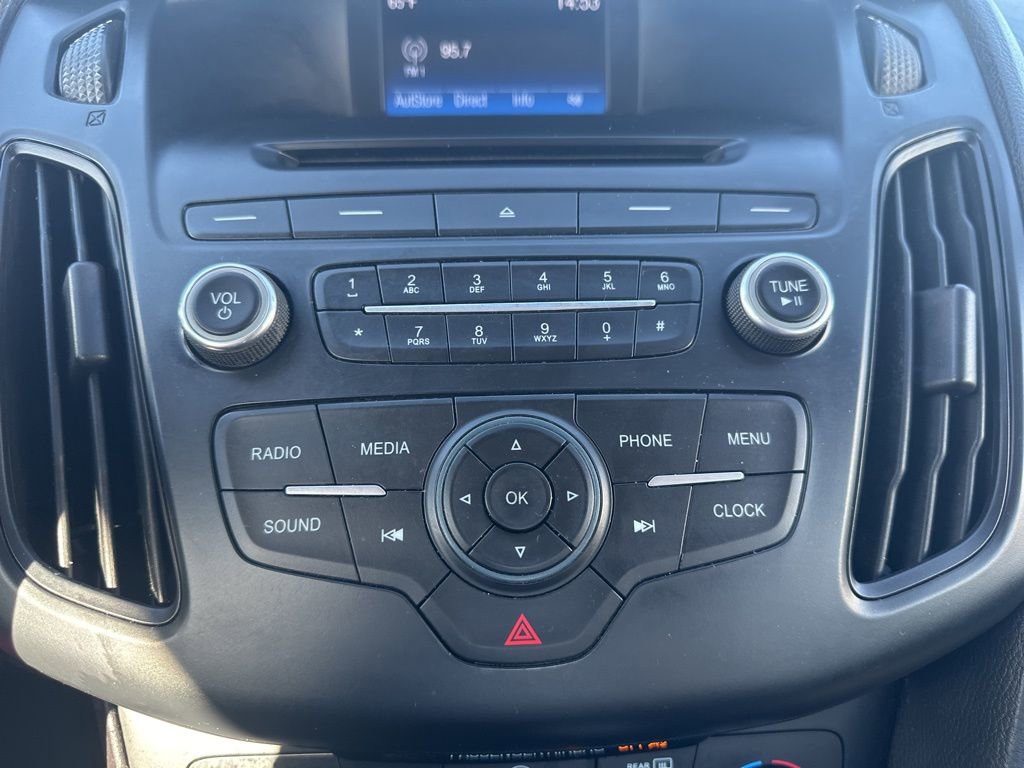 Used 2015 Ford Focus SE image 4