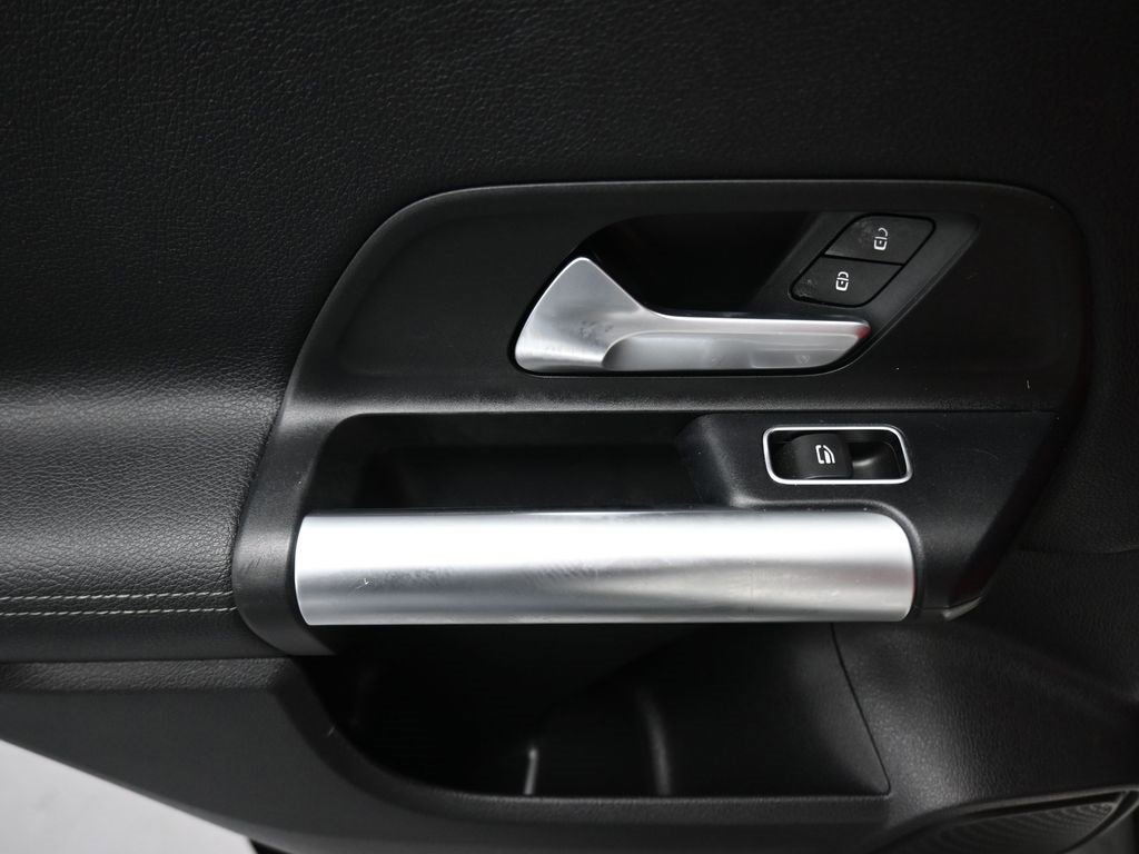 Used 2021 Mercedes-Benz GLA 250 image 32