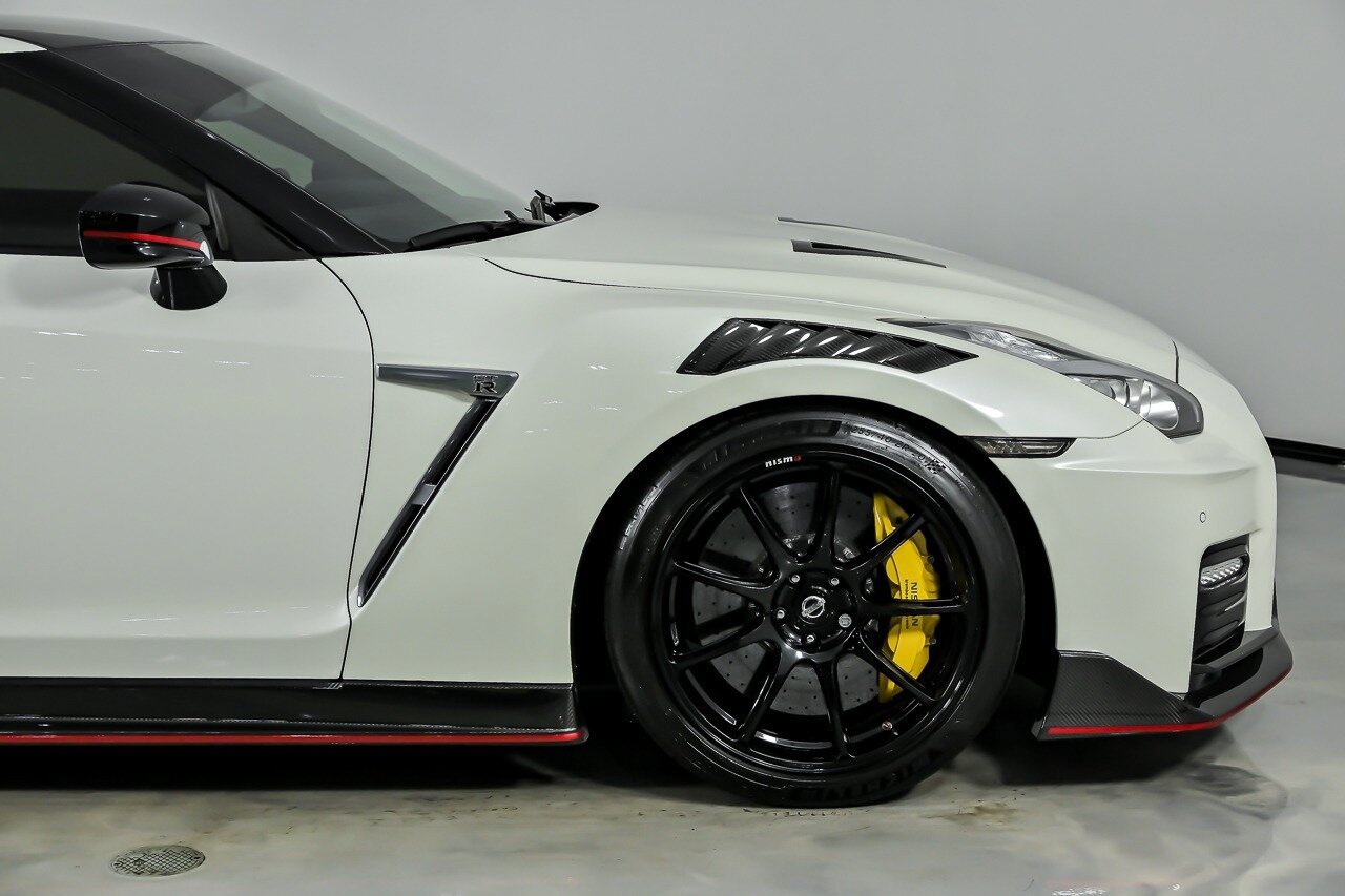 Used 2020 Nissan GT-R NISMO AWD/4WD image 15