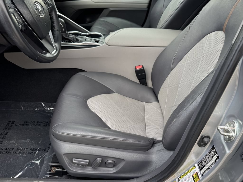 Used 2018 Toyota Camry XLE FWD image 18