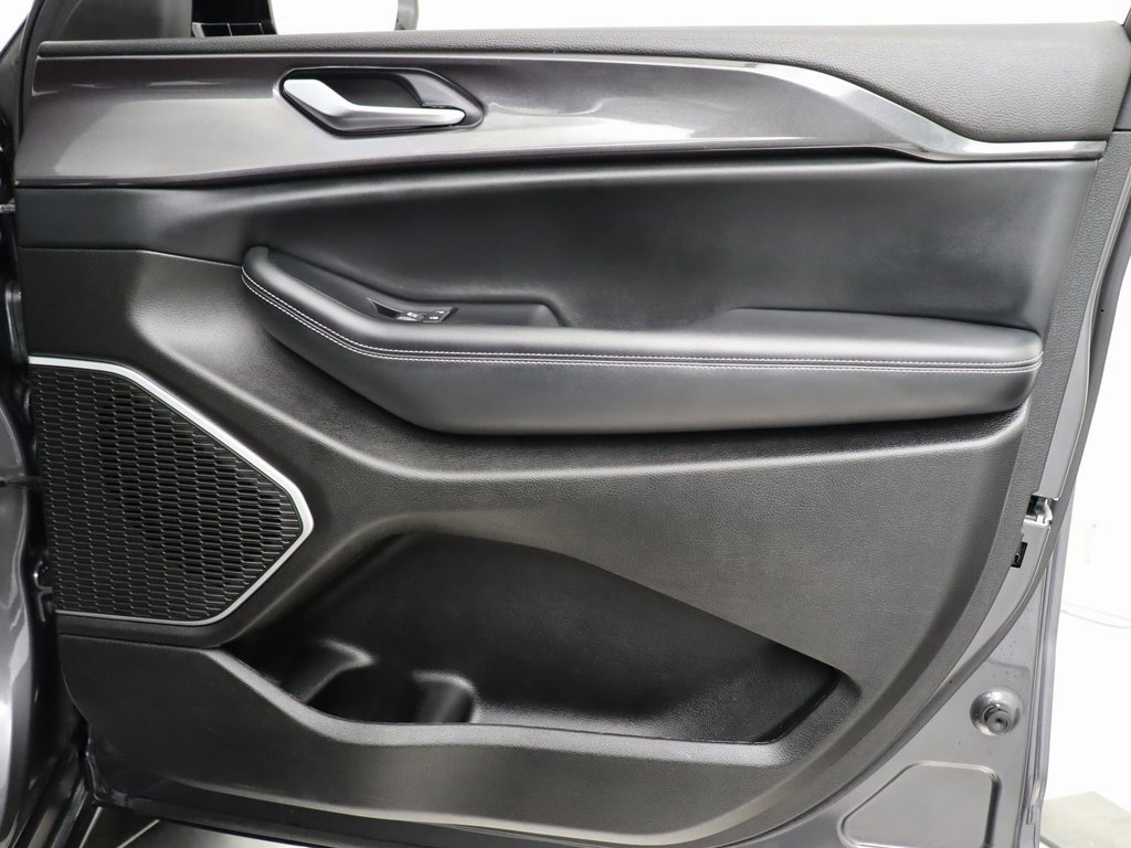 Used 2022 Jeep Grand Cherokee Altitude image 35