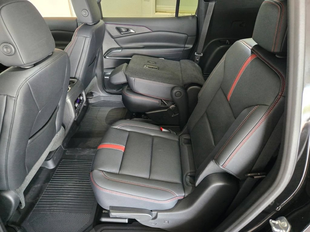 New 2026 Chevrolet Traverse RS w/ LPO, Floor Liner Package AWD/4WD image 18