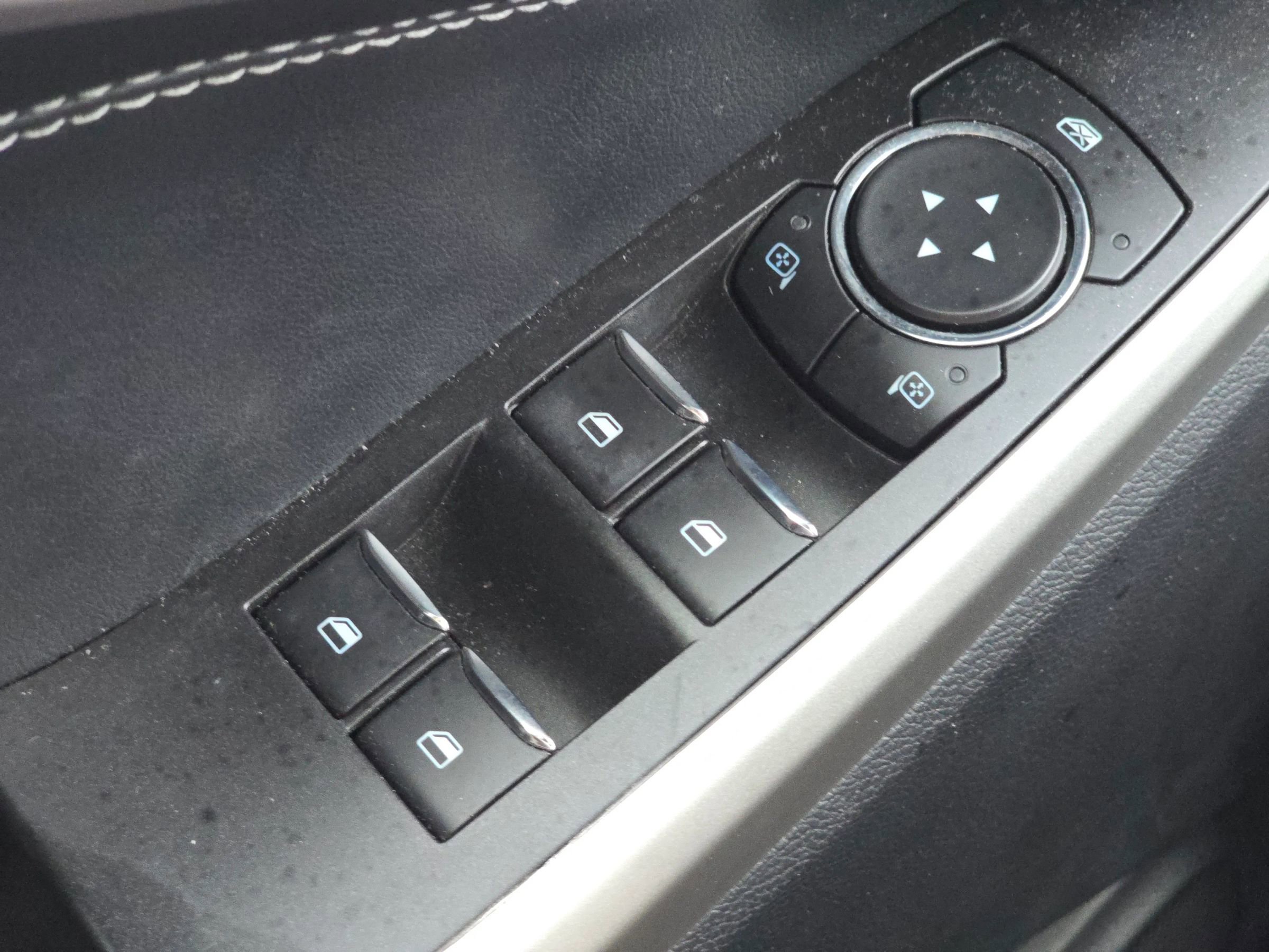 Used 2022 Ford Explorer XLT image 18