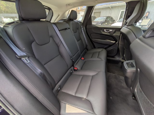Certified 2022 Volvo XC60 B5 Momentum FWD image 29