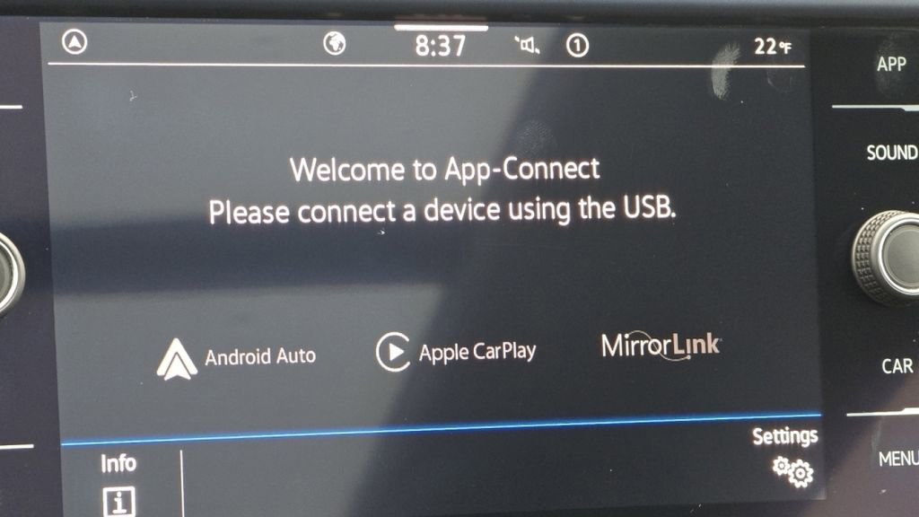 Used 2022 Volkswagen Taos SE w/ Panoramic Sunroof Package image 6