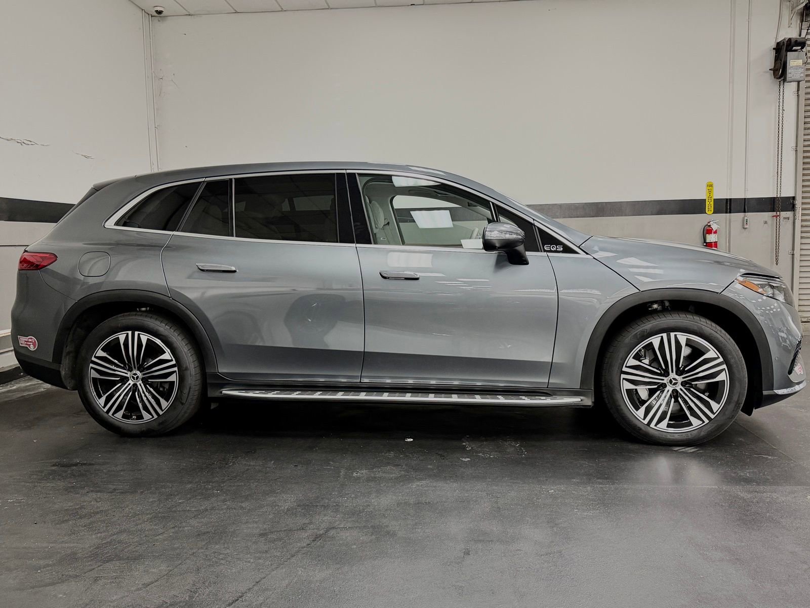 Certified 2023 Mercedes-Benz EQS 450+ 4MATIC SUV w/ Exclusive Trim Package image 5