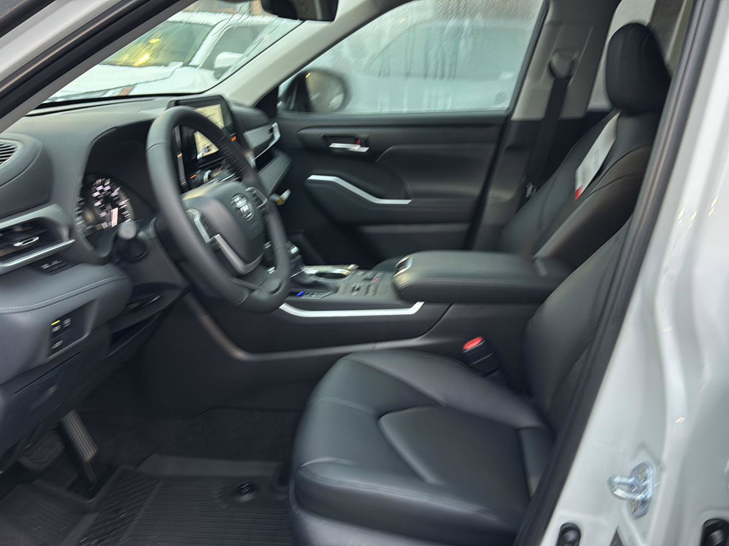 New 2026 Toyota Highlander XLE image 8