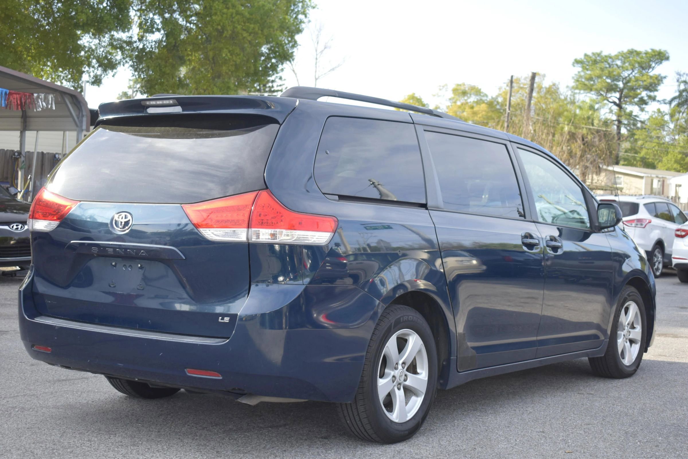 Used 2012 Toyota Sienna LE image 7