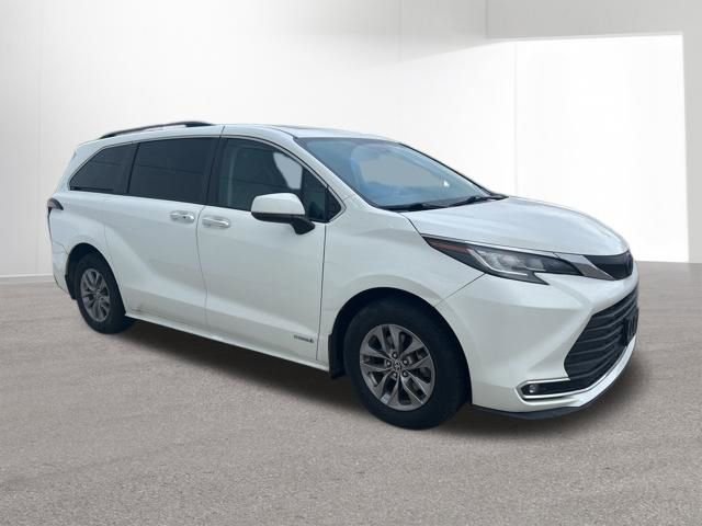 Used 2021 Toyota Sienna XLE FWD image 15