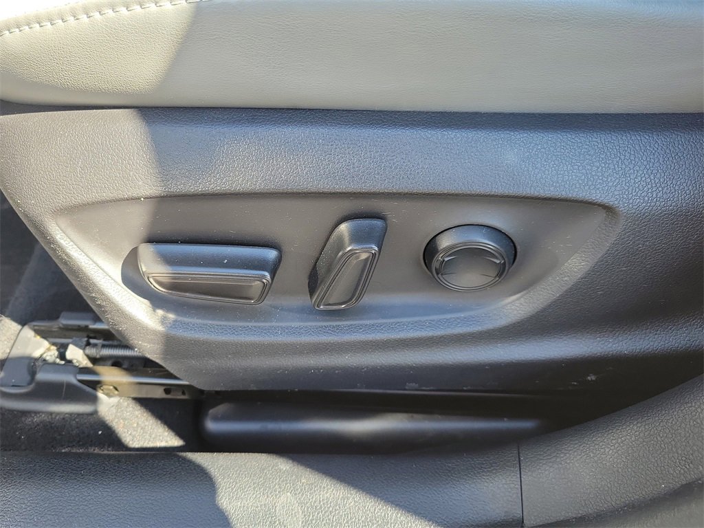 Used 2022 Toyota Prius Prime Limited image 23