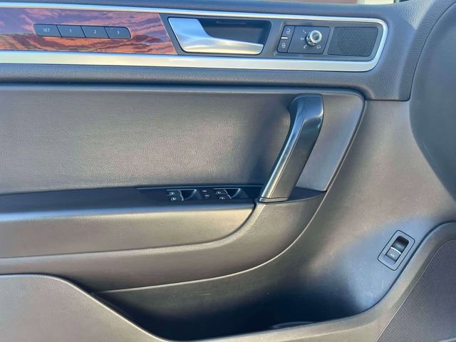 Used 2011 Volkswagen Touareg VR6 AWD/4WD image 20