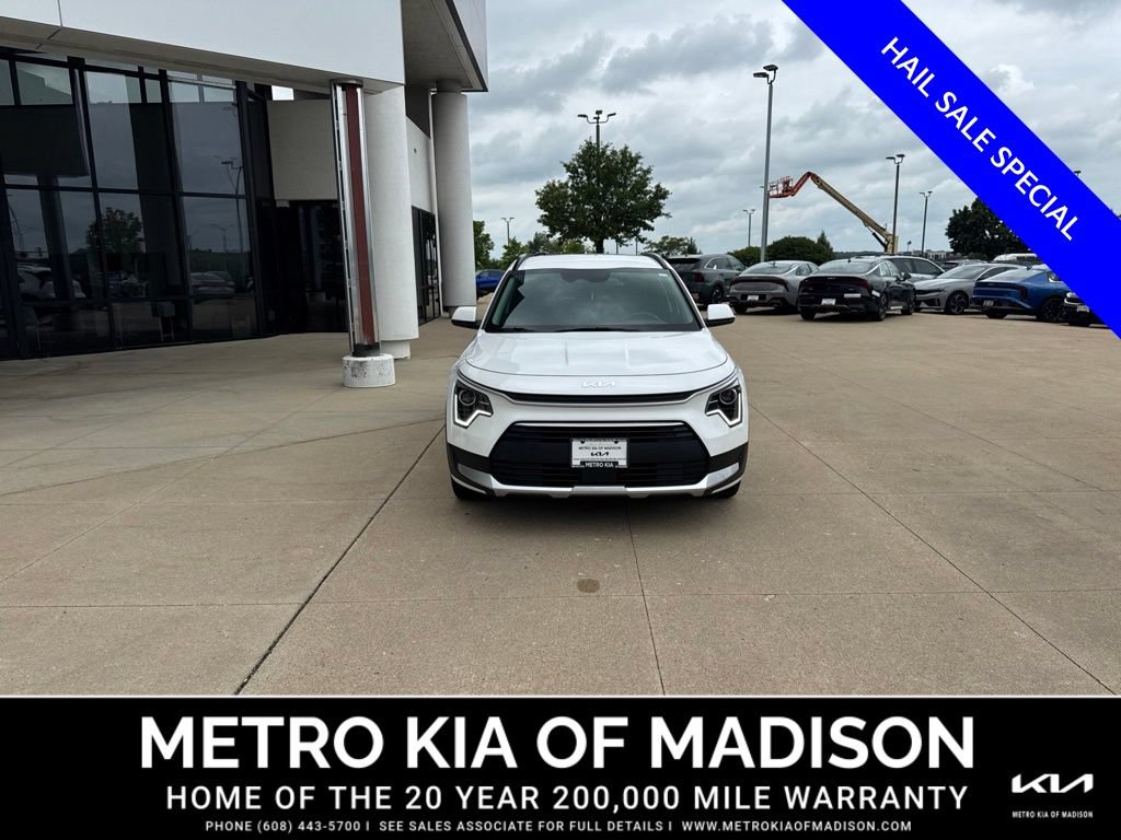 Used 2025 Kia Niro EX FWD image 8