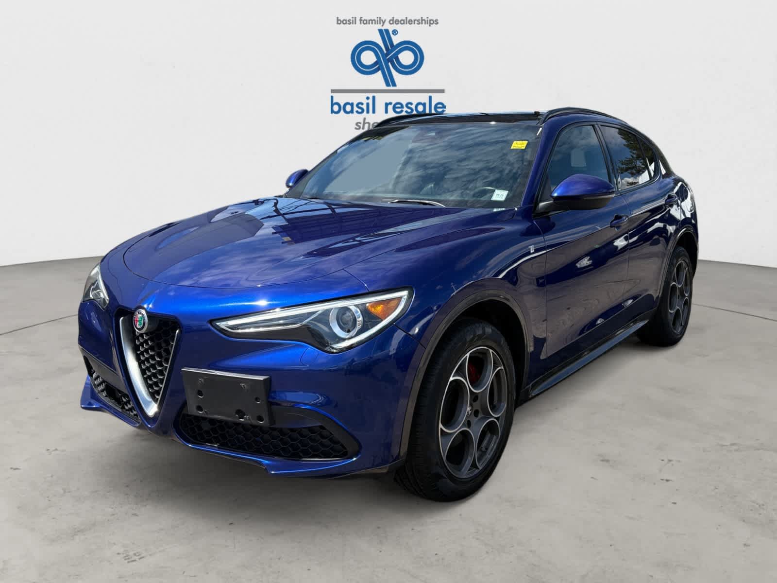 Used 2022 Alfa Romeo Stelvio Ti AWD/4WD image 2