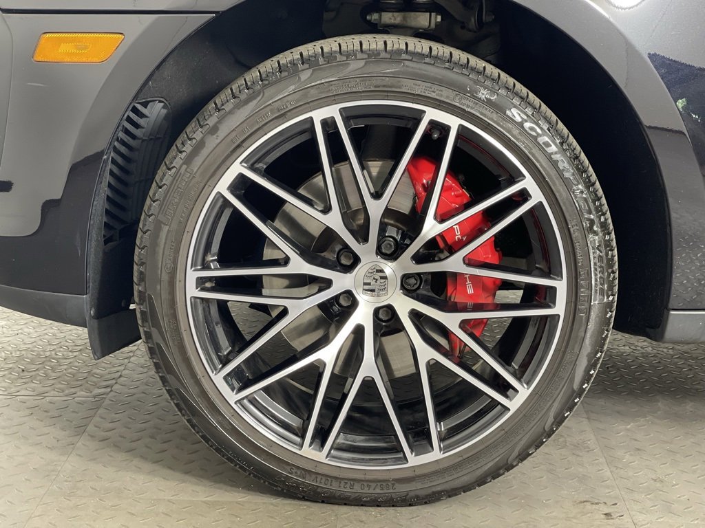 Certified 2023 Porsche Macan S image 13