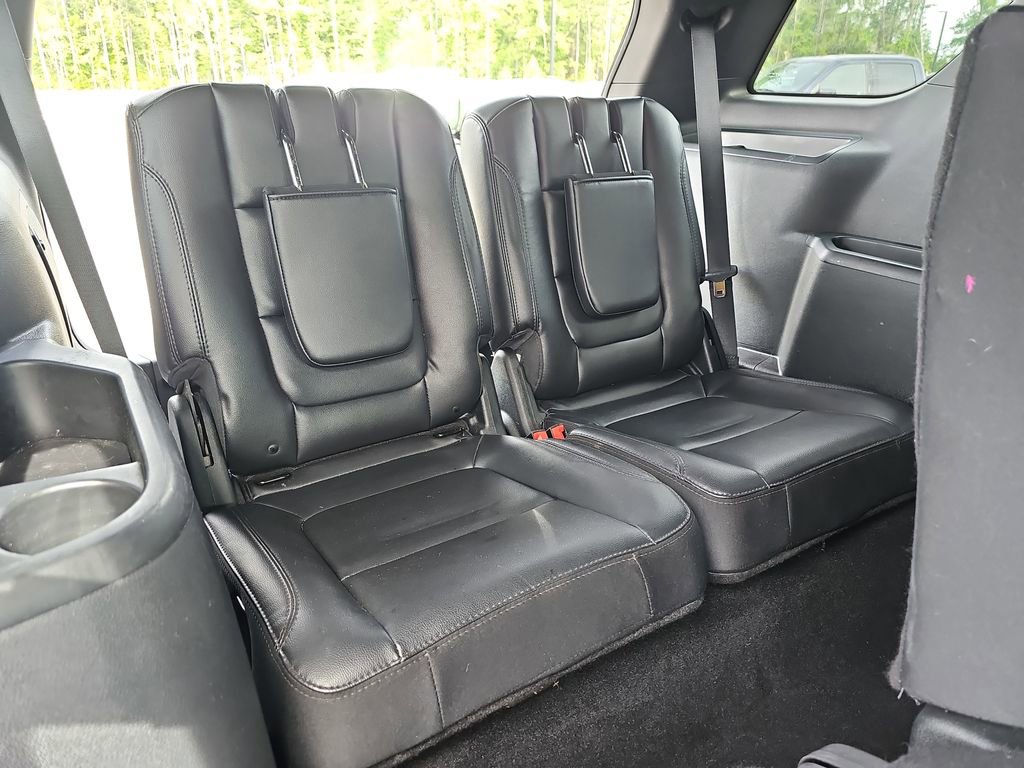 Used 2019 Ford Explorer XLT w/ Equipment Group 202A AWD/4WD image 15