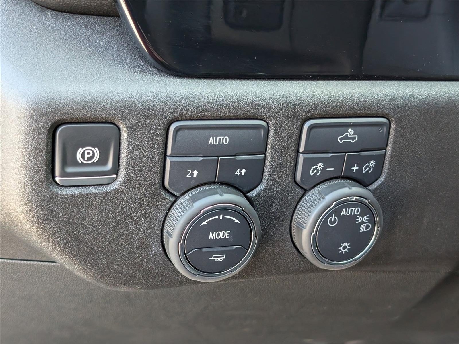Used 2025 Chevrolet Silverado 1500 LT AWD/4WD image 21