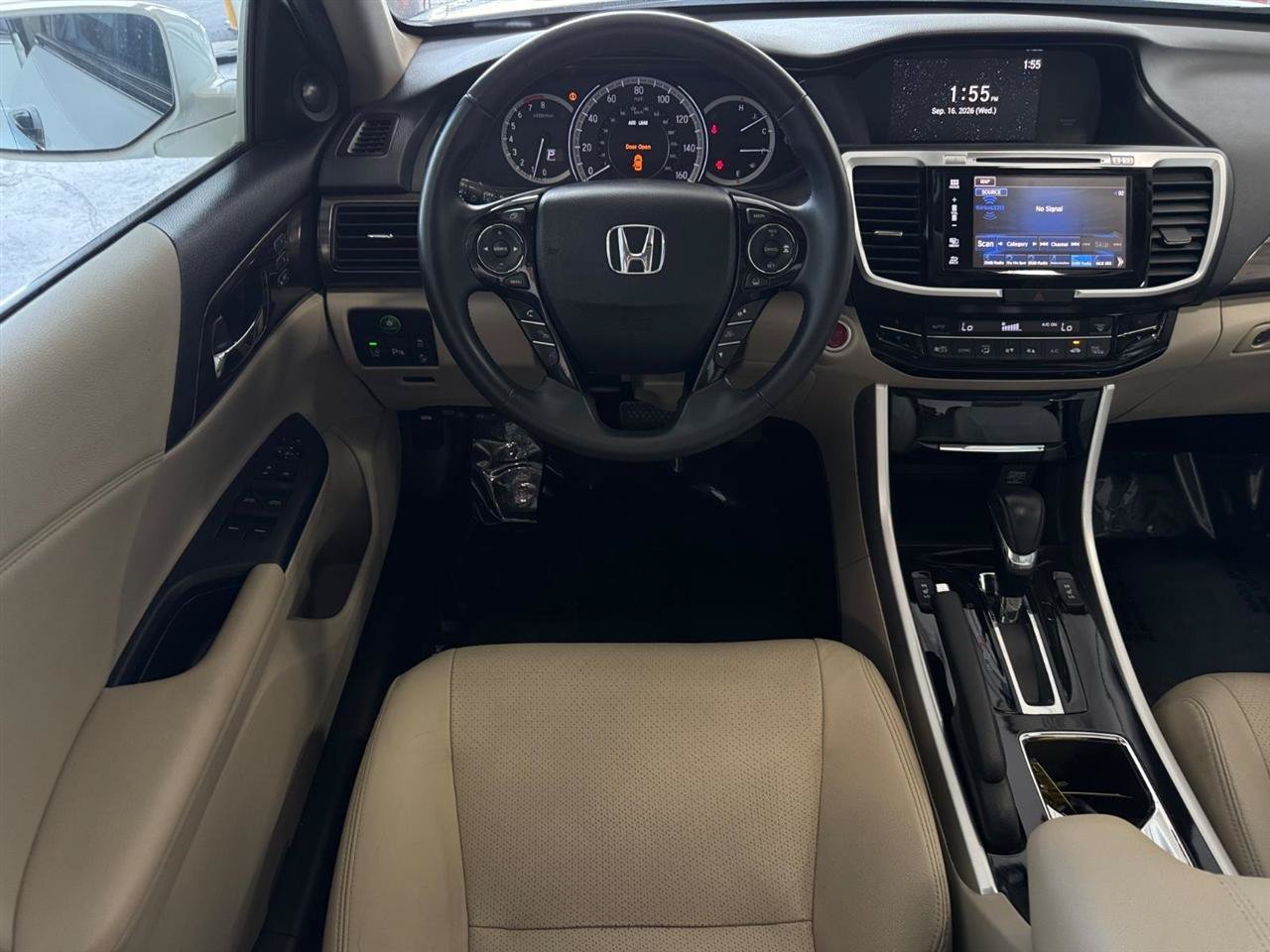 Used 2016 Honda Accord Touring image 5