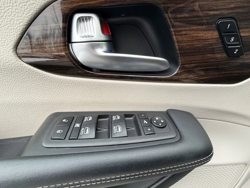 Used 2023 Chrysler Pacifica Limited image 12