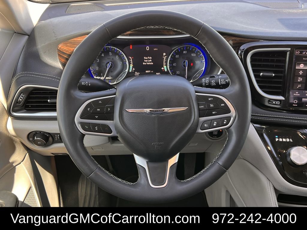Used 2023 Chrysler Pacifica Limited image 13