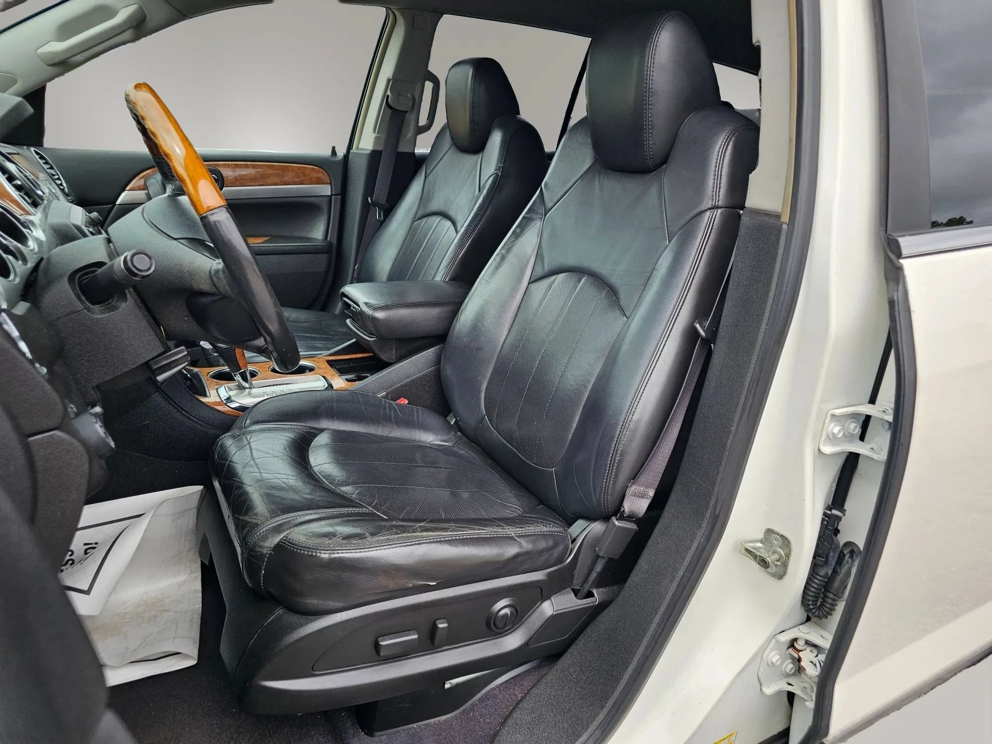 Used 2010 Buick Enclave CXL FWD image 4