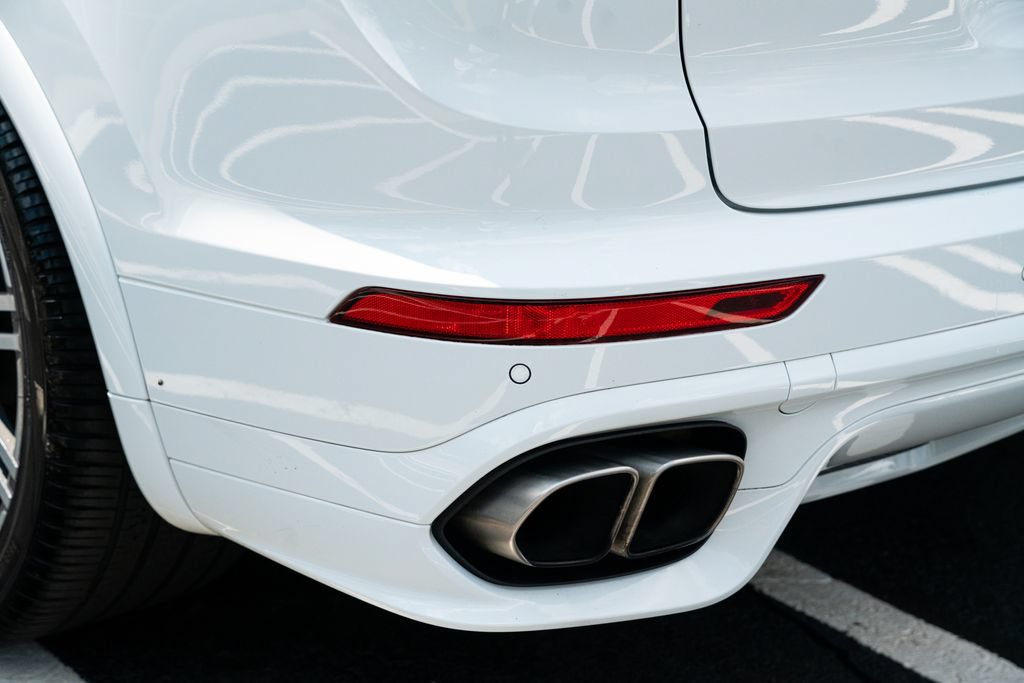 Used 2015 Porsche Cayenne Turbo AWD/4WD image 19