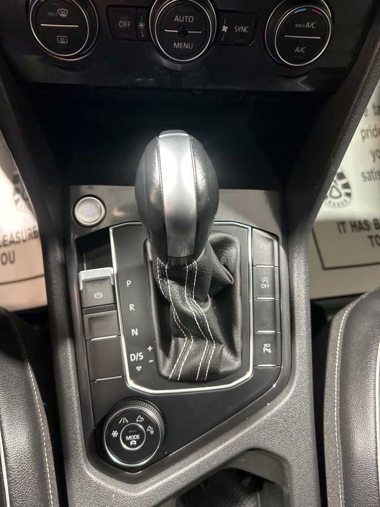 Used 2021 Volkswagen Tiguan SEL Premium R-Line image 33