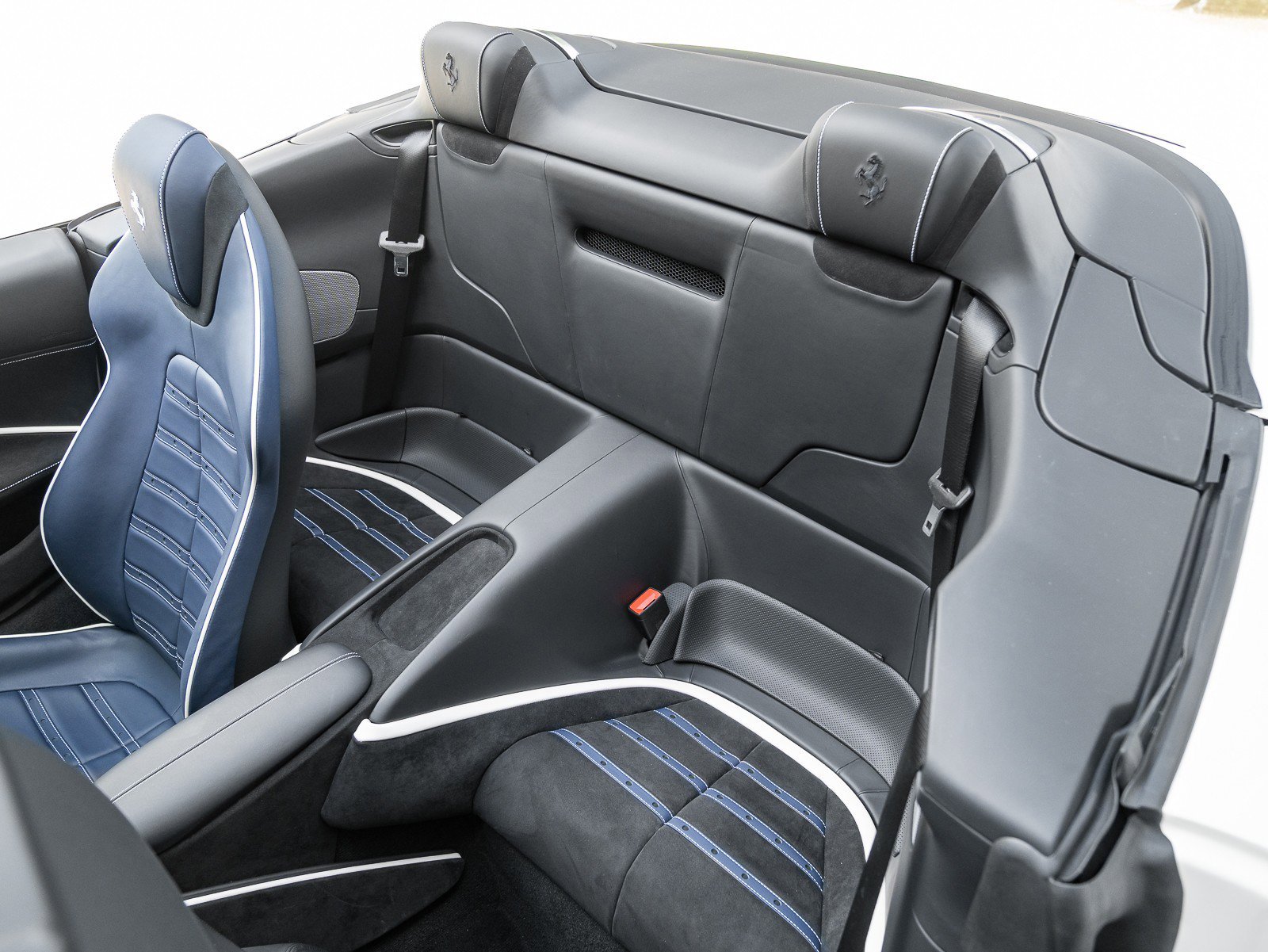 Used 2024 Ferrari Roma Spider image 32