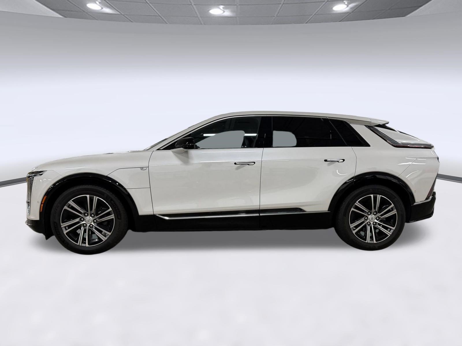 Certified 2024 Cadillac Lyriq Luxury RWD image 2