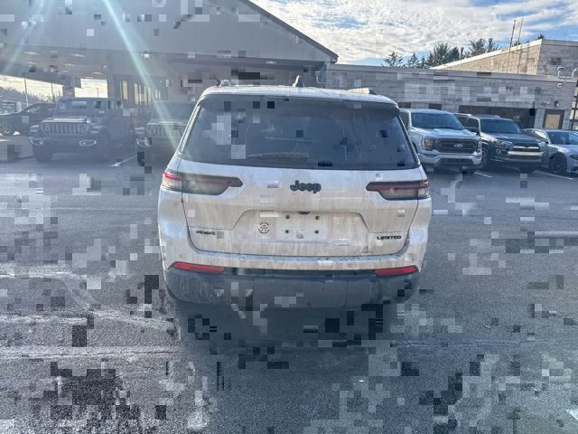 Certified 2025 Jeep Grand Cherokee L Limited w/ Black Appearance Package image 4