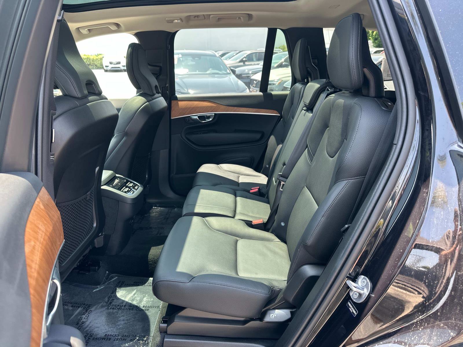 Certified 2025 Volvo XC90 B6 Plus image 21