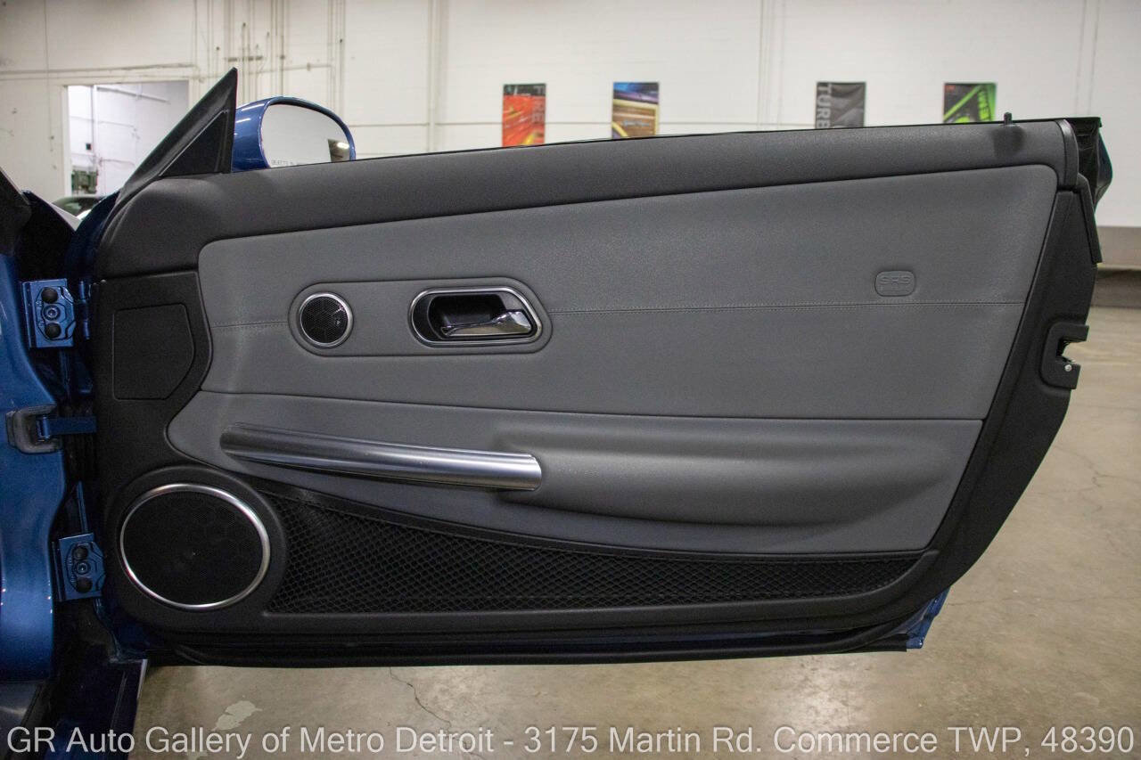 Used 2005 Chrysler Crossfire Limited image 34