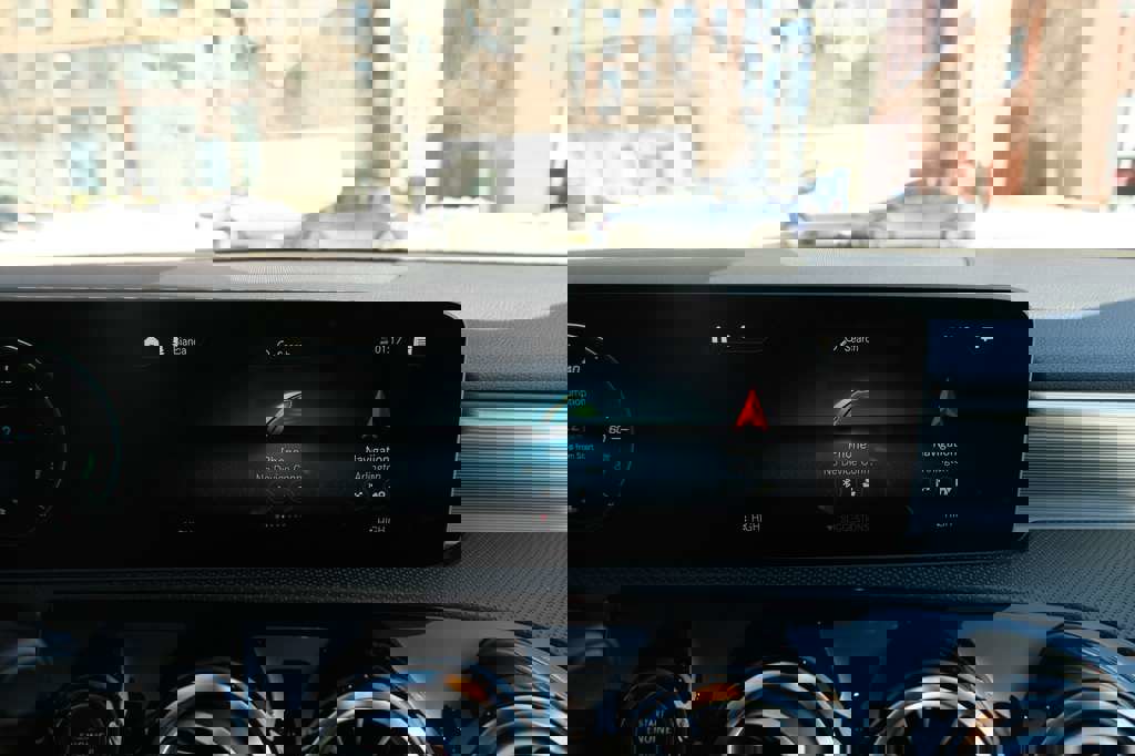 Used 2019 Mercedes-Benz A 220 4MATIC w/ Driver Assistance Package image 28